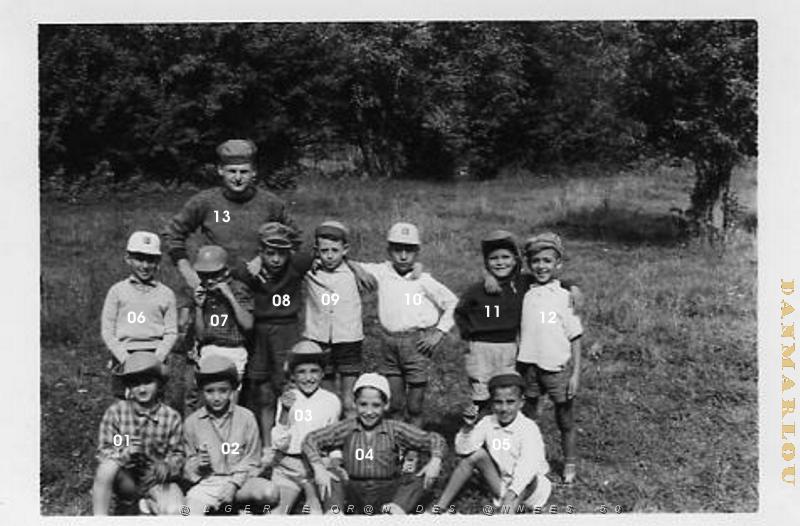 COLO ORE LES FRONTIGNES 1960 03 EN PROMENADE.JPG
